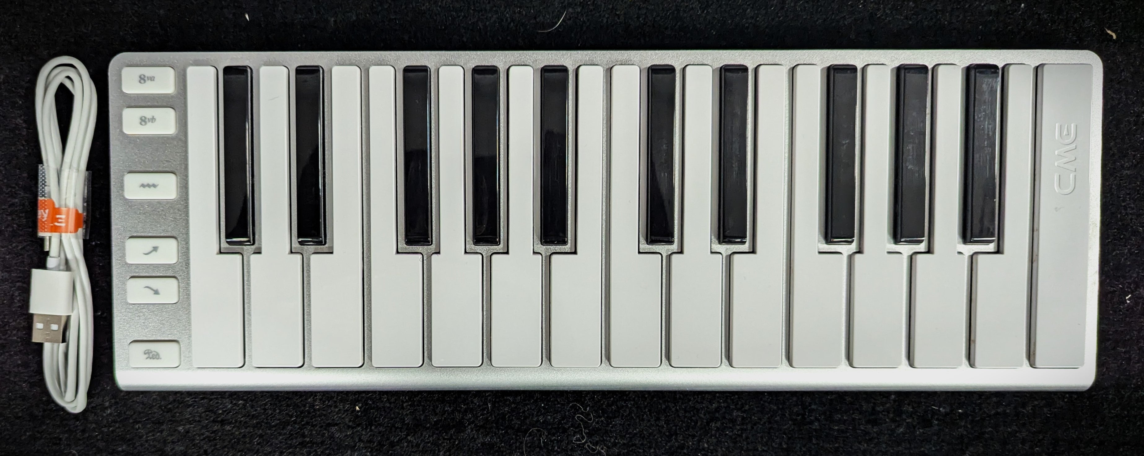 XKey Mobile Keyboard – Dave's Guitar Shop