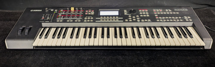 MOX6 Synthesizer