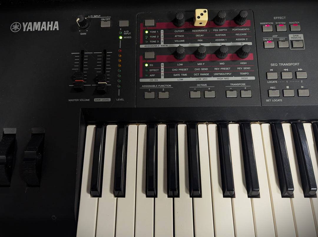 MOX6 Synthesizer