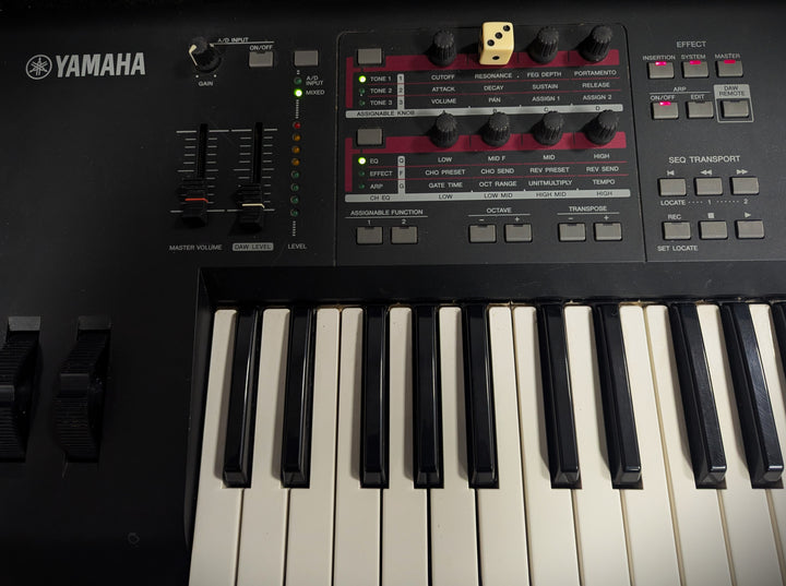 MOX6 Synthesizer