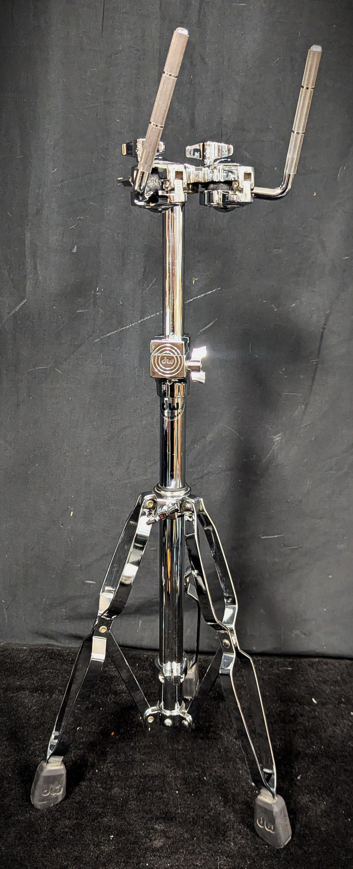 9000 Series Double Tom Stand