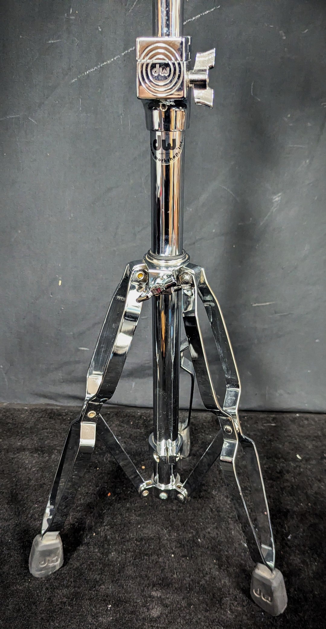 9000 Series Double Tom Stand