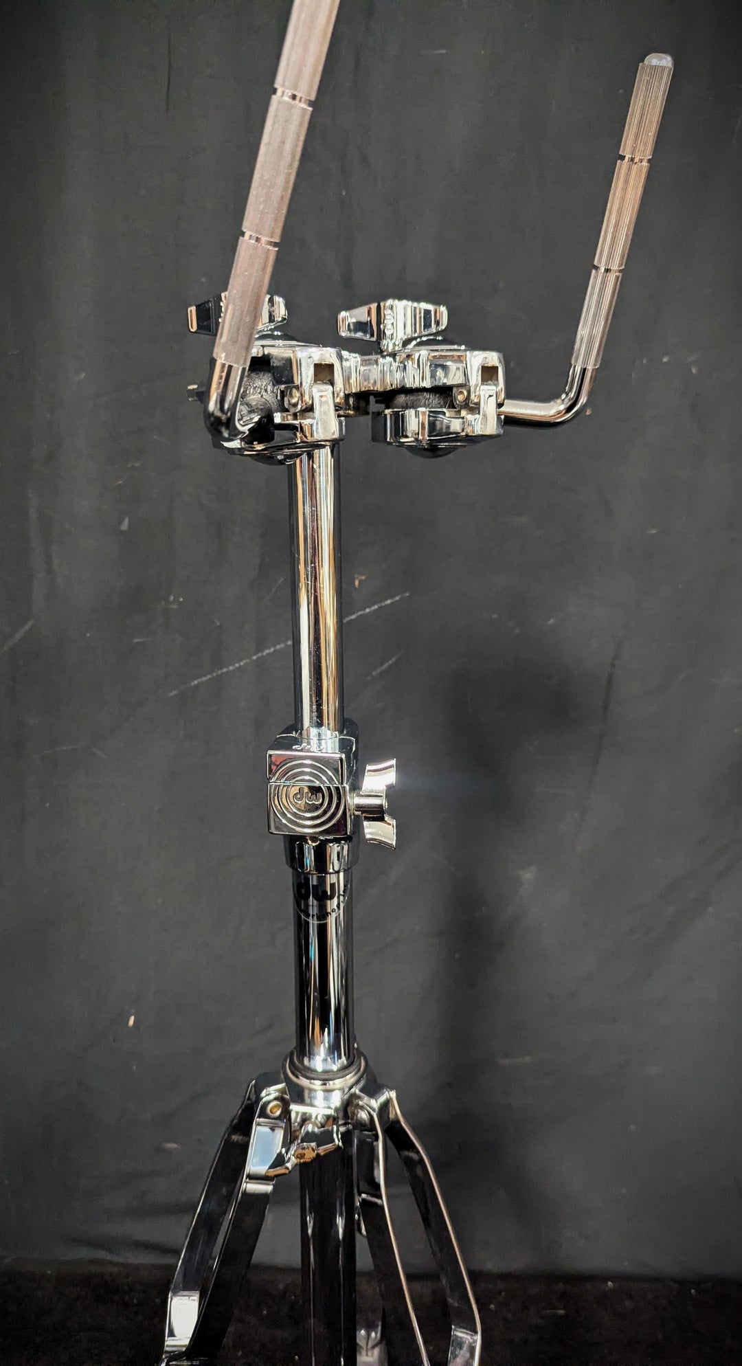 9000 Series Double Tom Stand