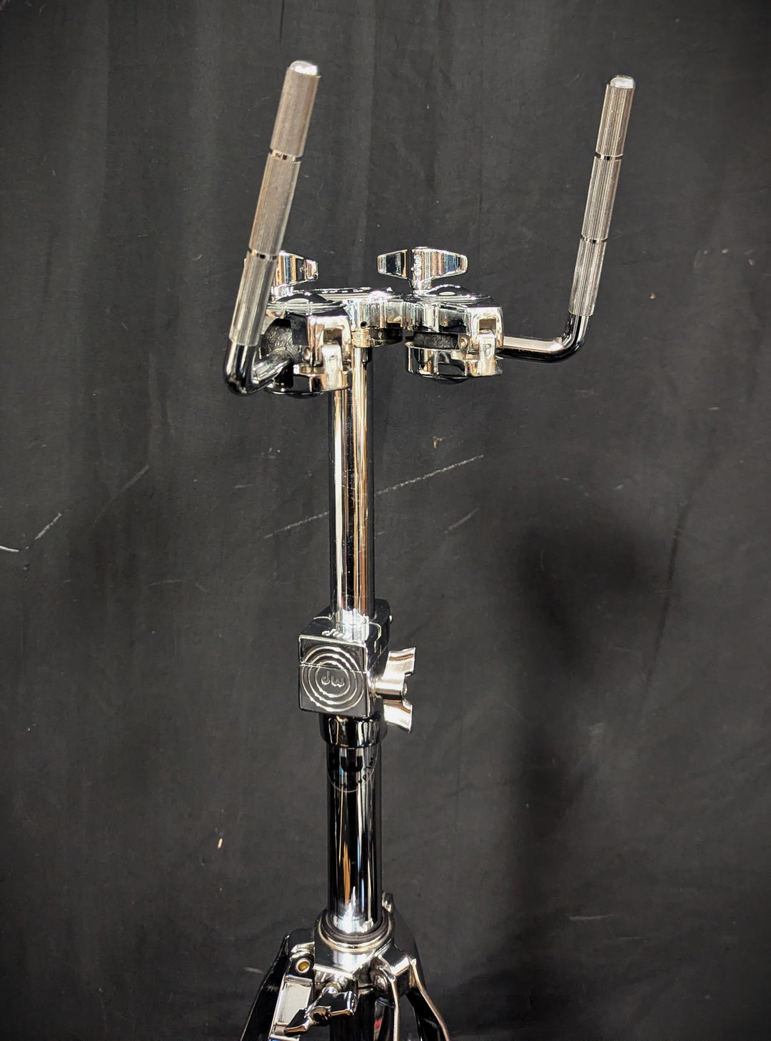 9000 Series Double Tom Stand