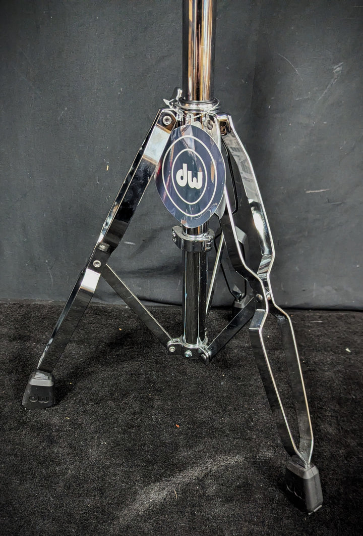 9000 Series Double Tom Stand