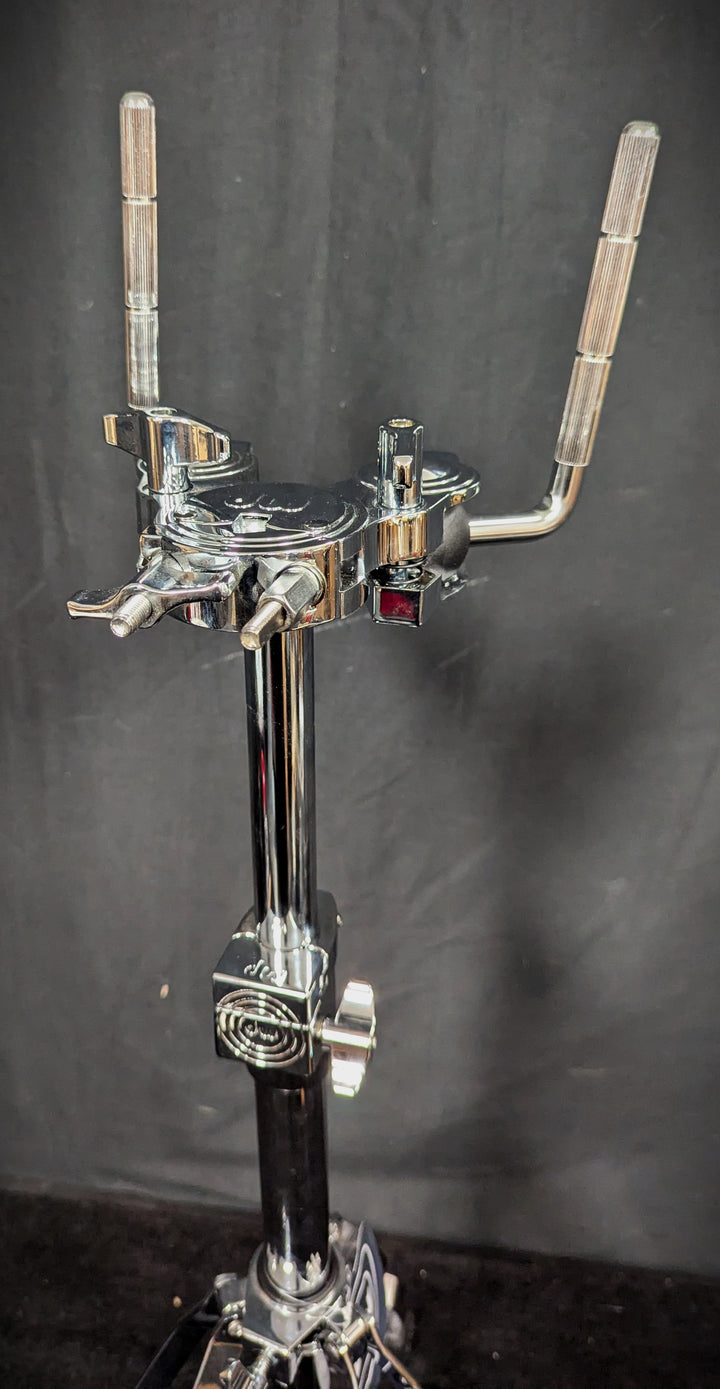 9000 Series Double Tom Stand