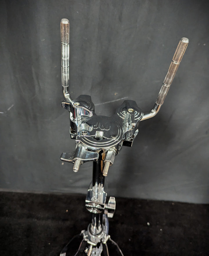 9000 Series Double Tom Stand