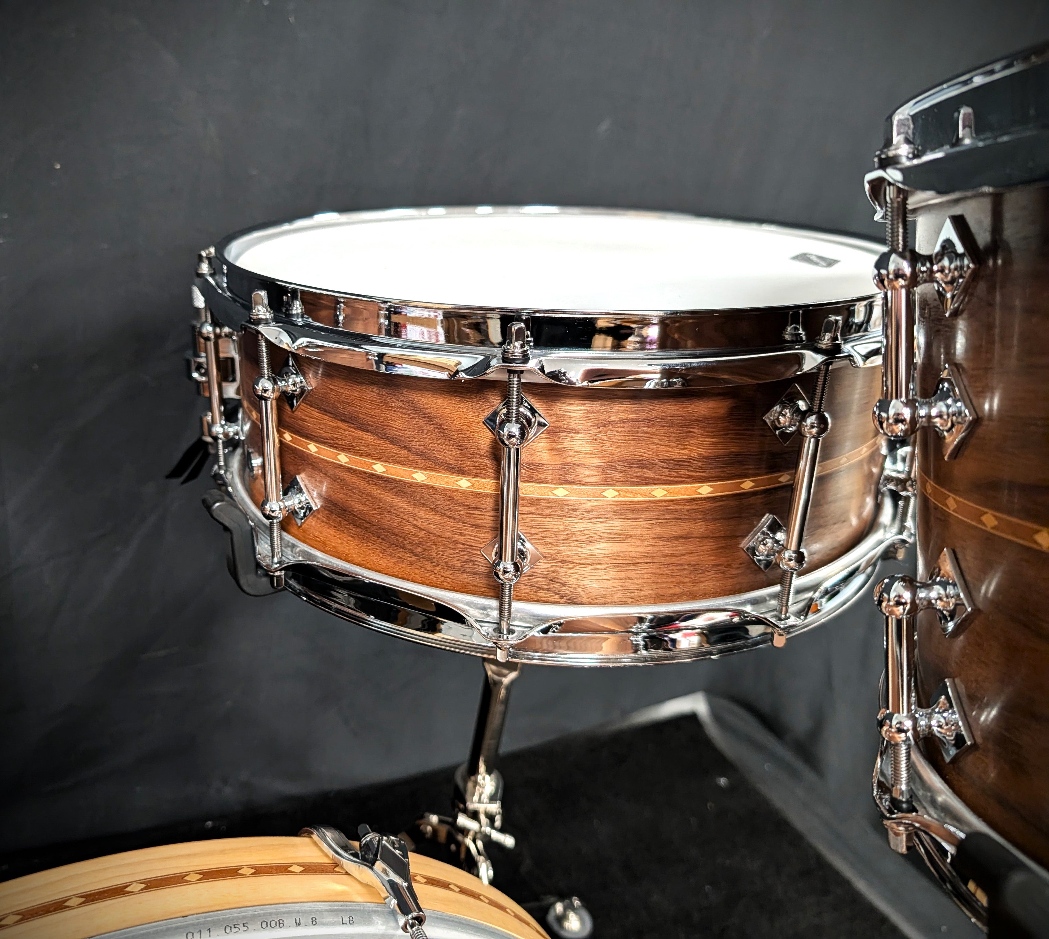 Walnut with Cherry Inlay 4 Piece Shell Pack – Dave's Guitar Shop