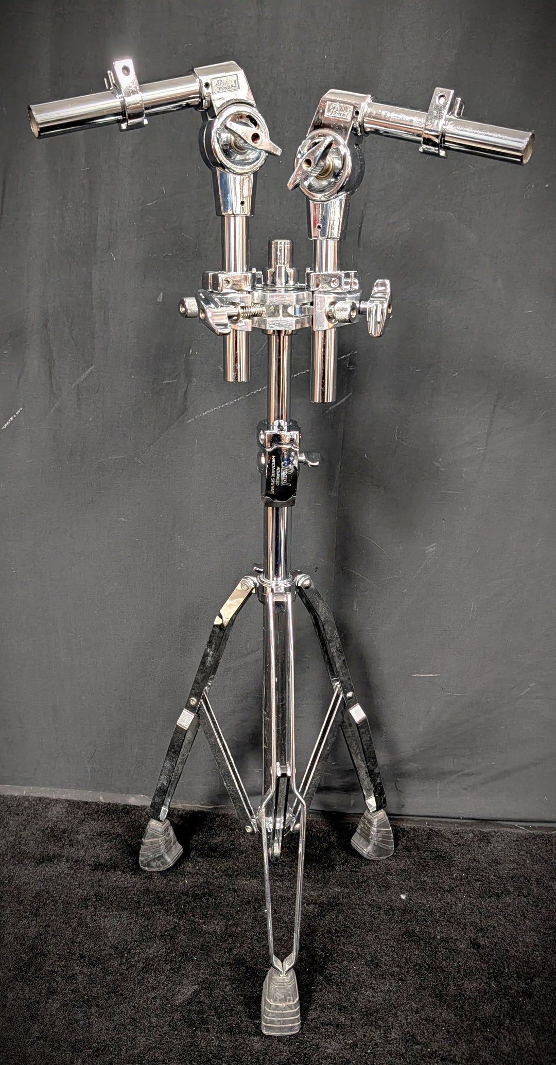 Double Tom Stand