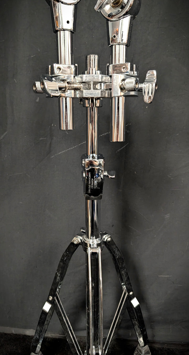Double Tom Stand