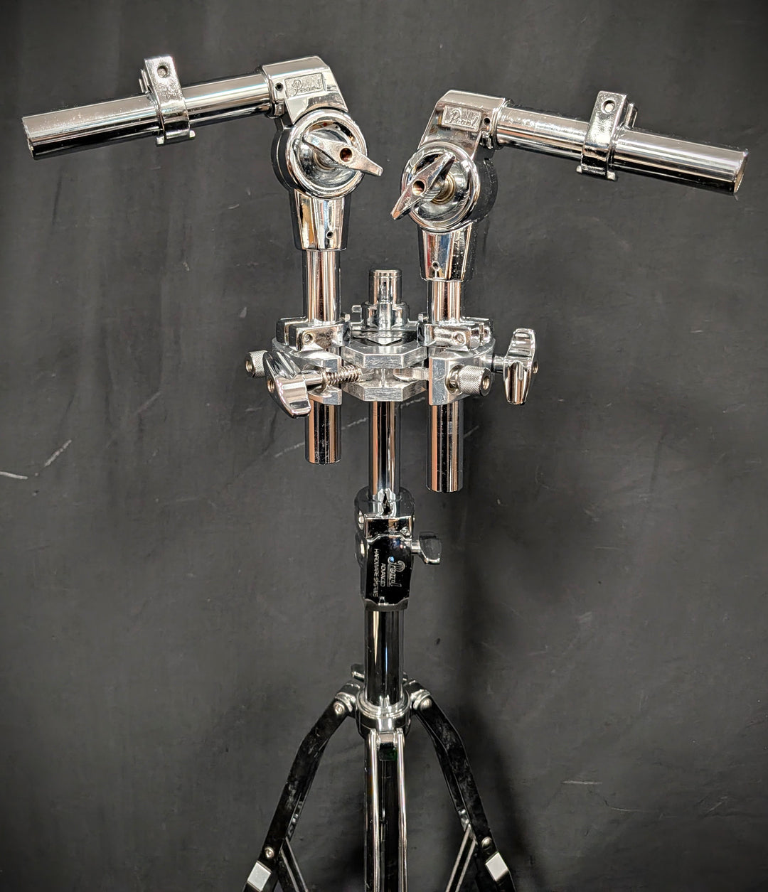 Double Tom Stand
