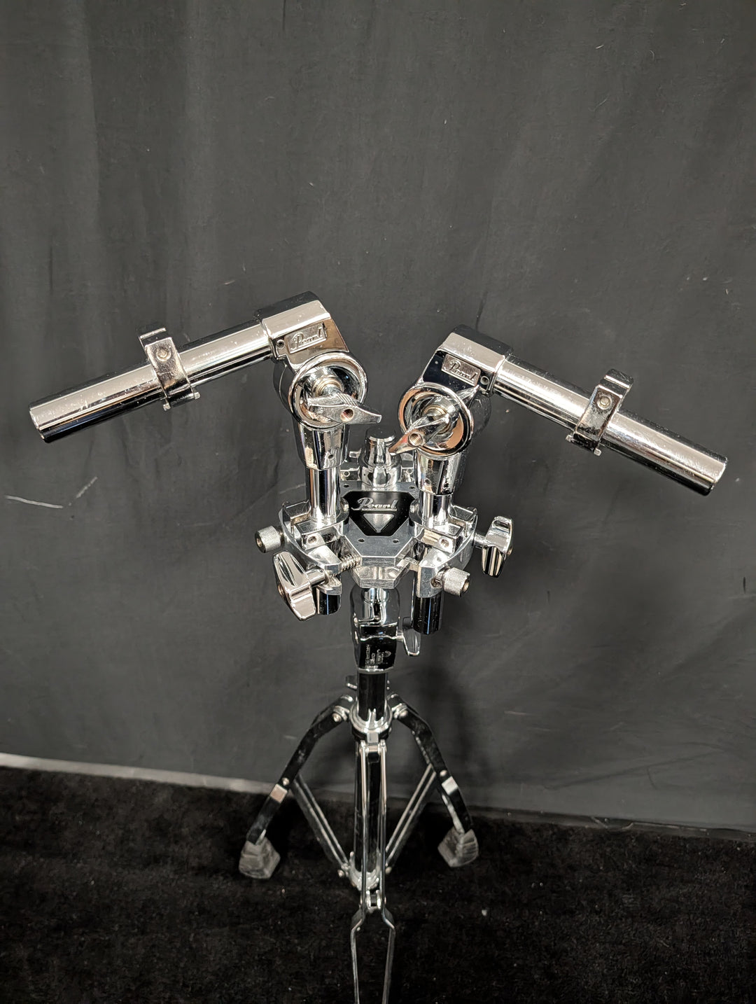 Double Tom Stand