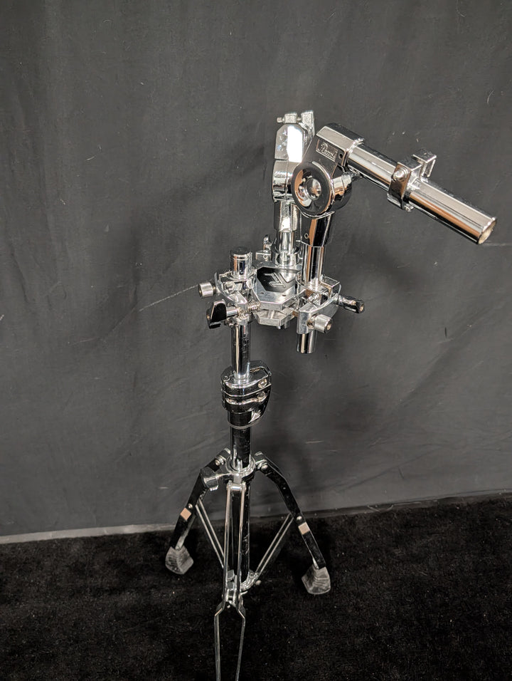 Double Tom Stand