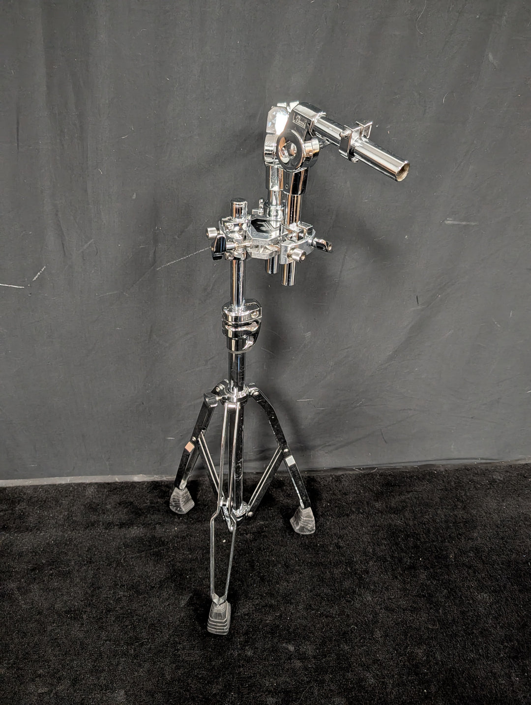 Double Tom Stand