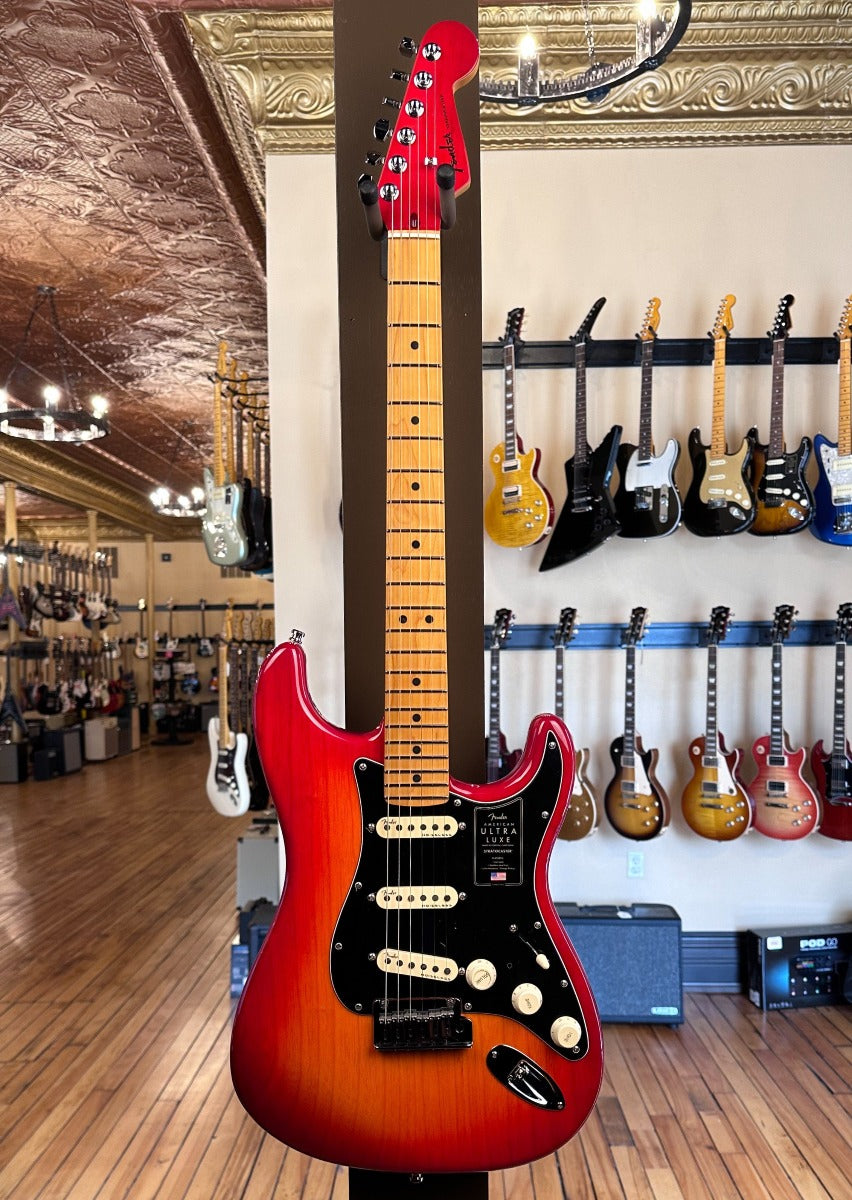 AMERICAN ULTRA LUXE STRATOCASTER®