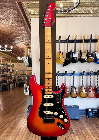 AMERICAN ULTRA LUXE STRATOCASTER®