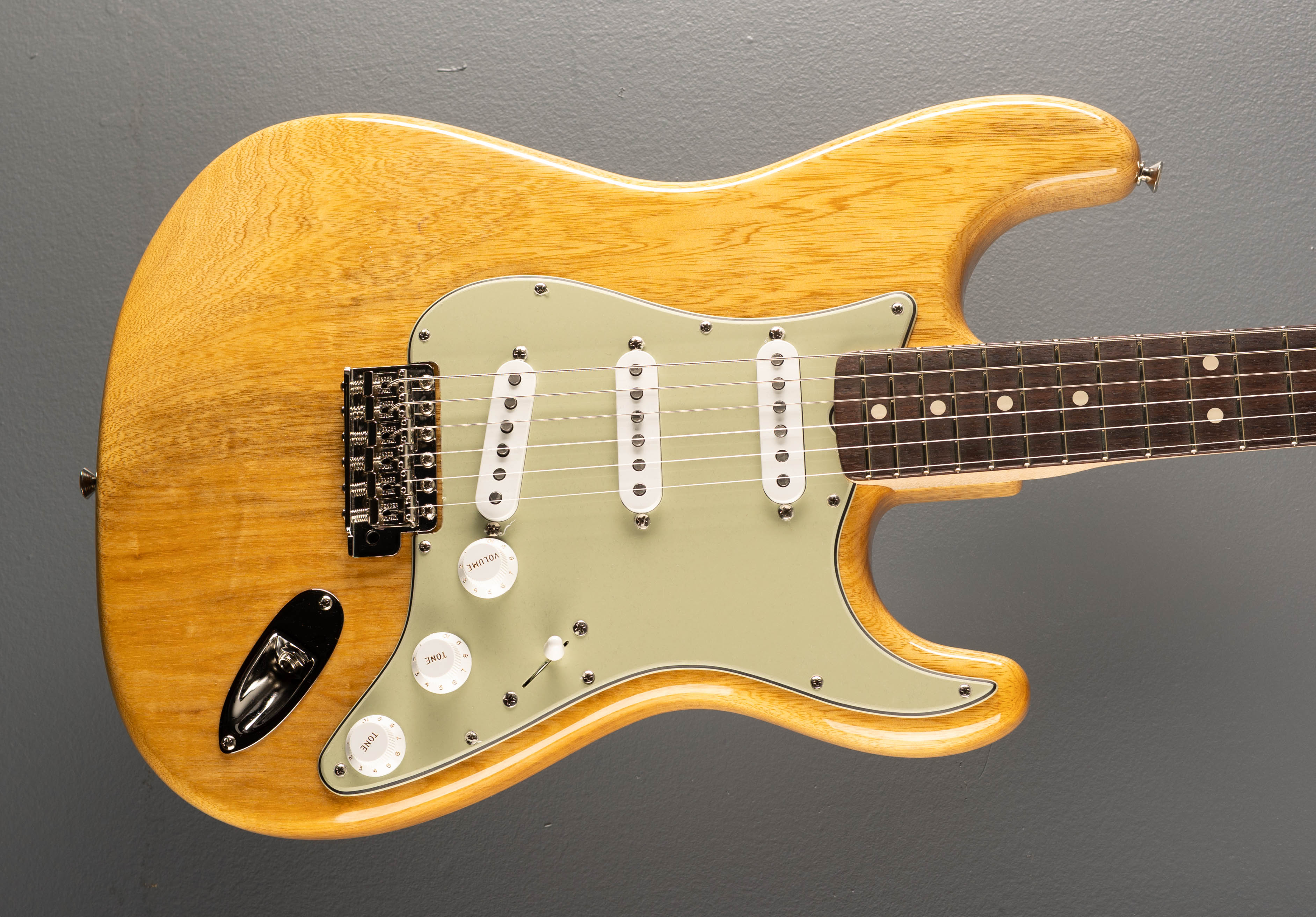 1963 NOS Korina Strat – Dave's Guitar Shop