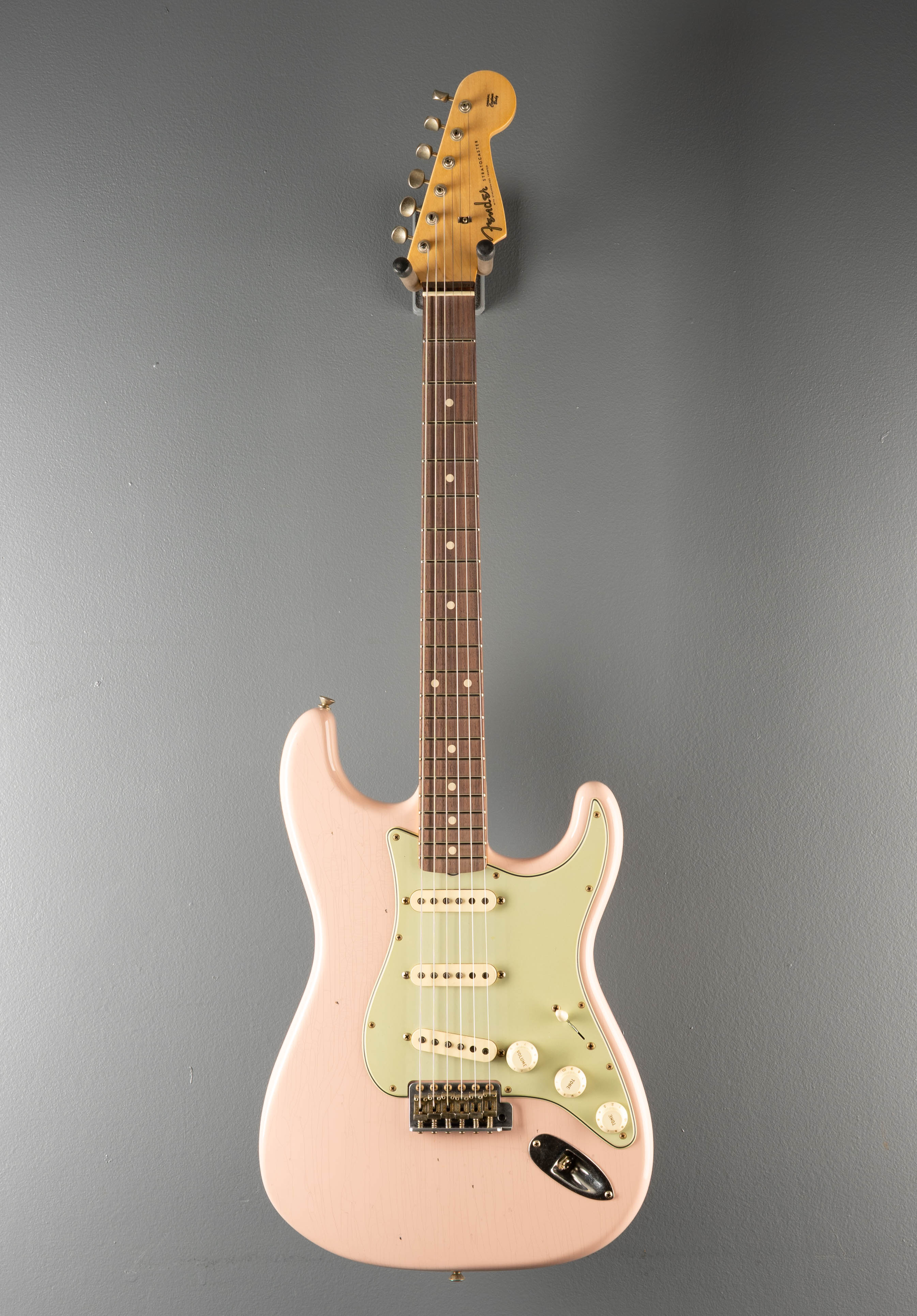 1960 Journeyman Relic Stratocaster - Shell Pink – Dave's Guitar Shop