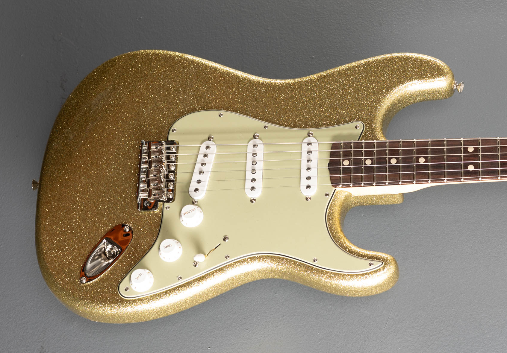 Stratocaster ゴールドラメ 1963 NOS Stratocaster - Gold Sparkle – Dave's Guitar Shop