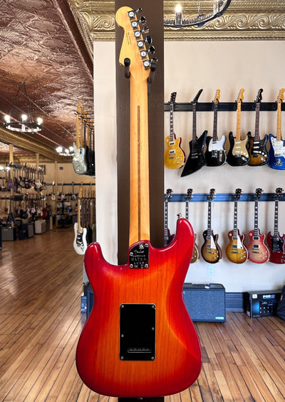 AMERICAN ULTRA LUXE STRATOCASTER®