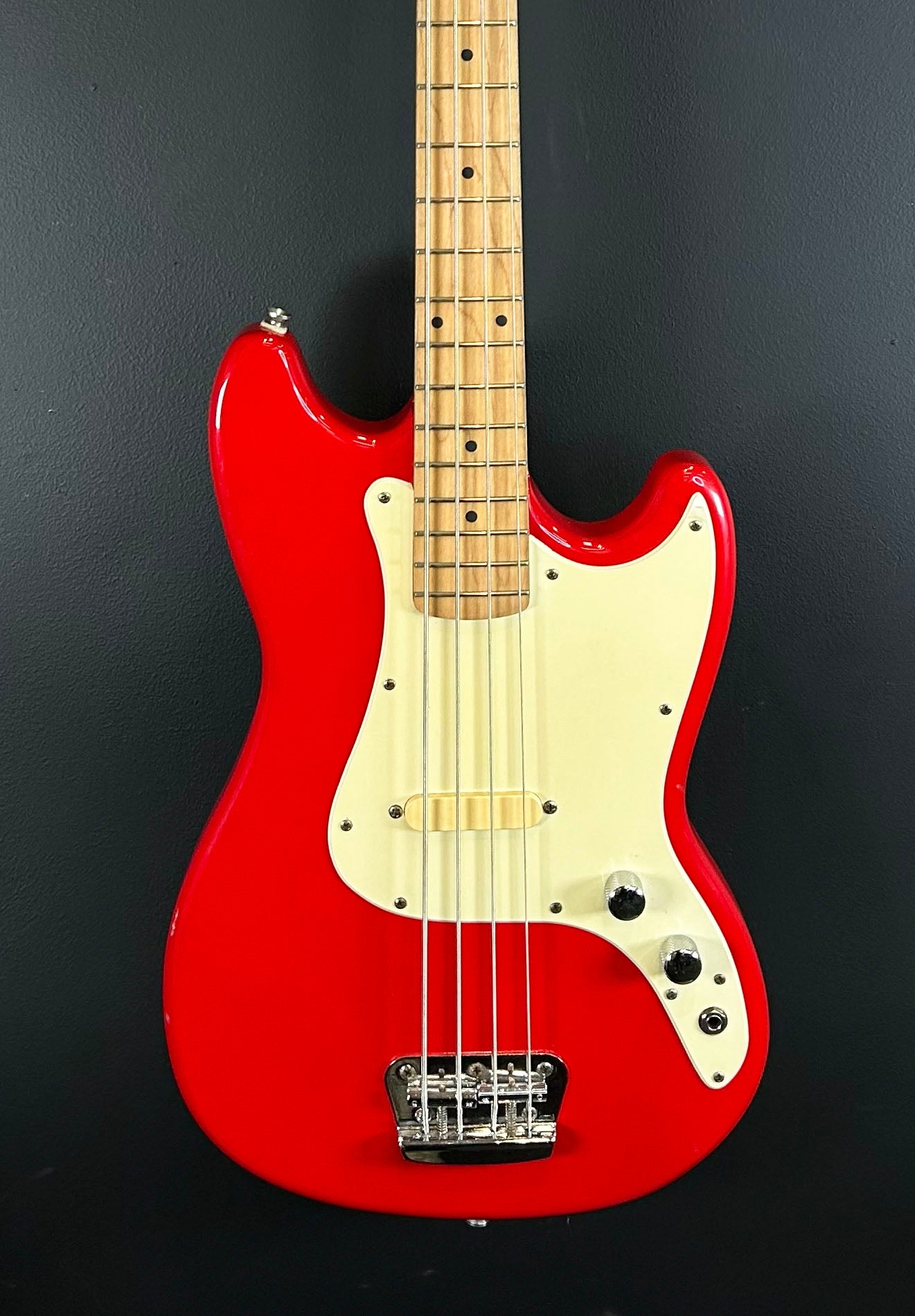 USED Affinity Series Bronco Bass, Recent – Dave's Guitar Shop