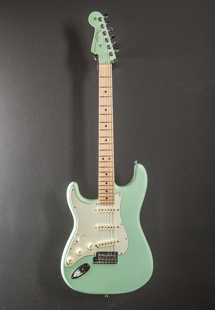 Used Limited Edition American Pro Strat Left Land '18