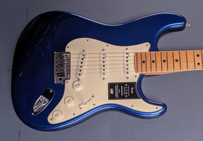 American Ultra Stratocaster – Cobra Blue w/Maple