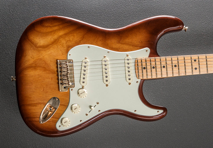 Used 75th Anniversary Commemorative Strat '20