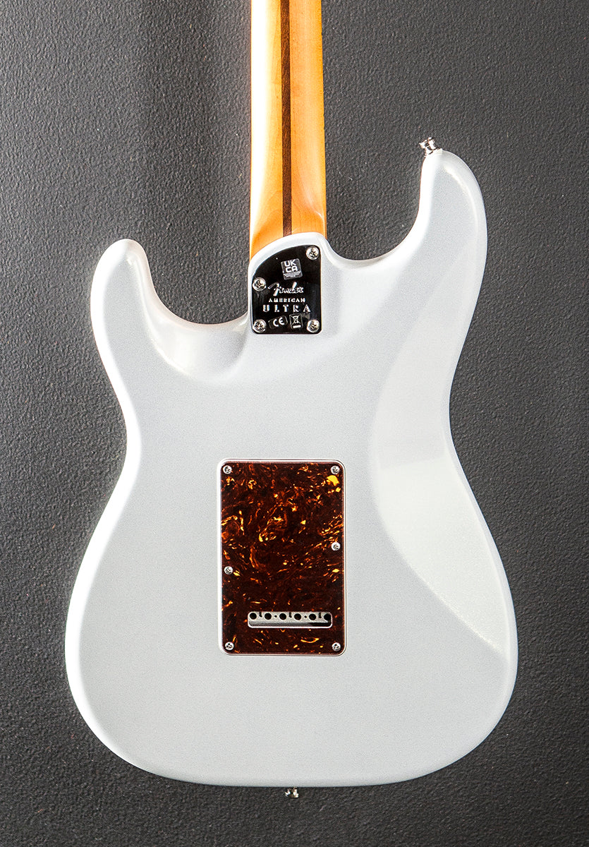 American Ultra Stratocaster HSS – Arctic Pearl w/Maple