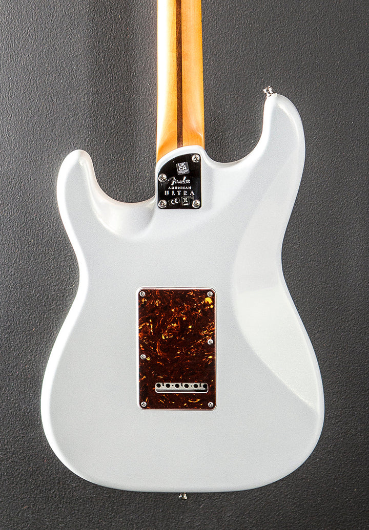 American Ultra Stratocaster HSS – Arctic Pearl w/Maple