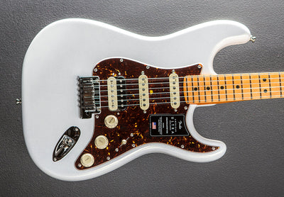 American Ultra Stratocaster HSS – Arctic Pearl w/Maple