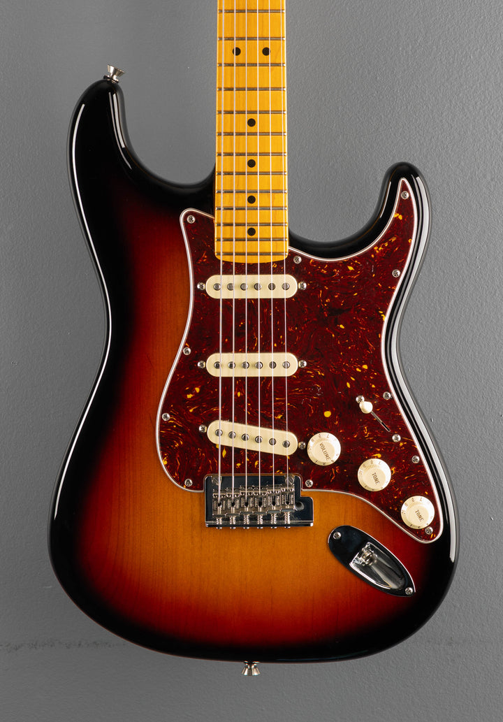 American Professional II Stratocaster – 3 Color Sunburst w/Maple
