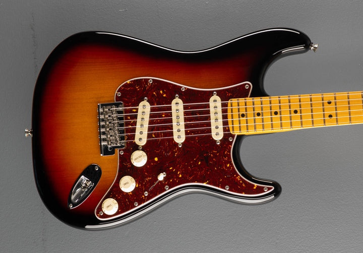 American Professional II Stratocaster – 3 Color Sunburst w/Maple