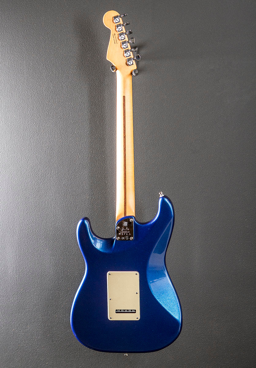 American Ultra Stratocaster HSS - Cobra Blue w/Rosewood