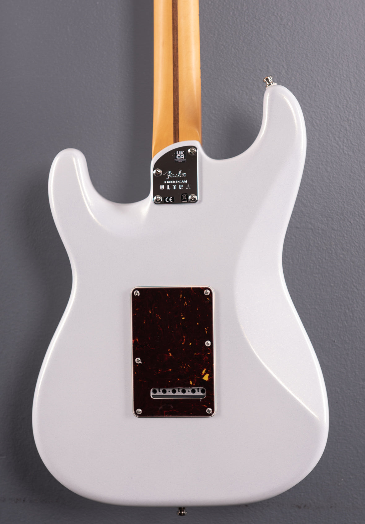 American Ultra Stratocaster HSS – Arctic Pearl w/Maple