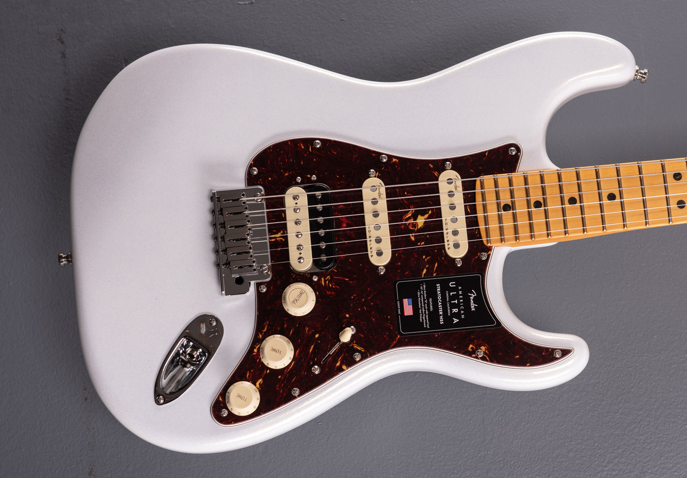 American Ultra Stratocaster HSS – Arctic Pearl w/Maple