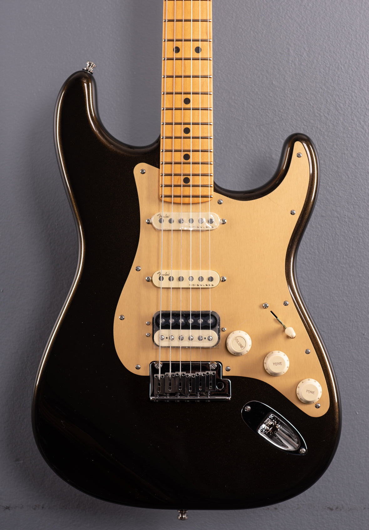 American Ultra Stratocaster HSS – Texas Tea w/Maple