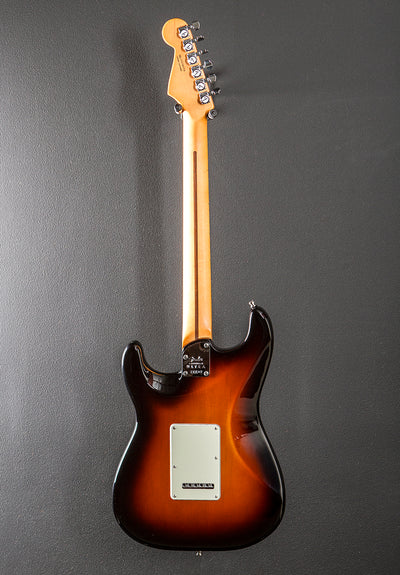 American Ultra Stratocaster –  Ultraburst w/Maple