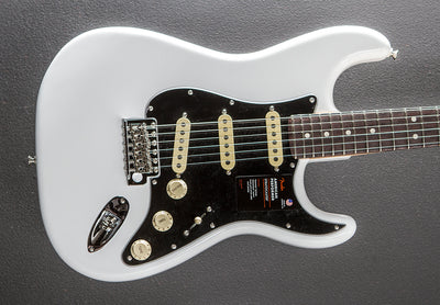 American Performer Stratocaster - Arctic White w/Rosewood