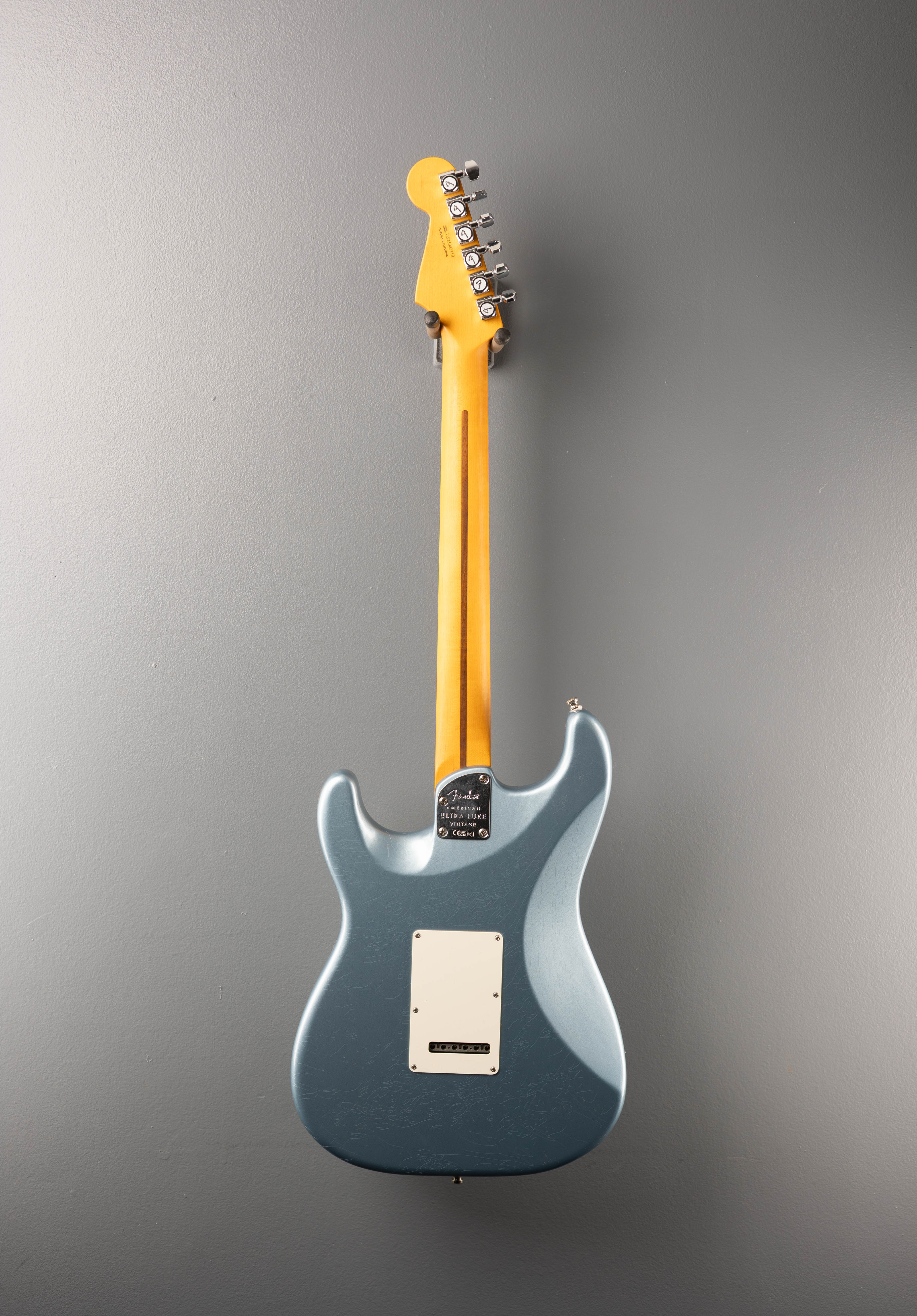 American Ultra Luxe Vintage '60s Stratocaster - Ice Blue