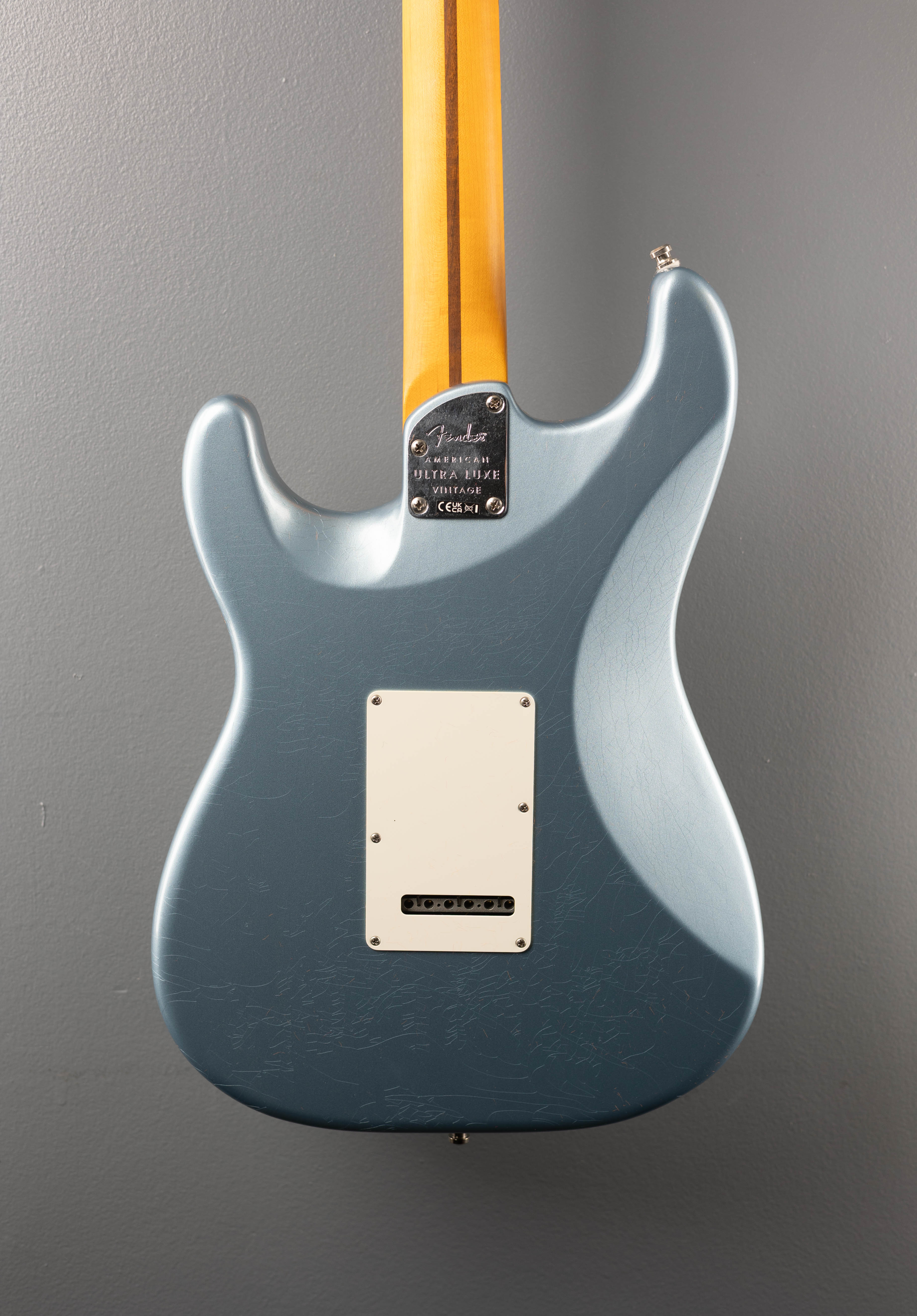 American Ultra Luxe Vintage '60s Stratocaster - Ice Blue Metallic
