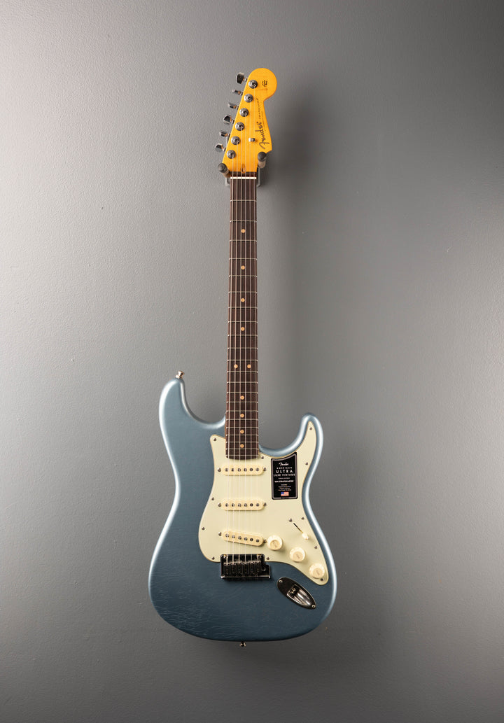 American Ultra Luxe Vintage '60s Stratocaster - Ice Blue Metallic