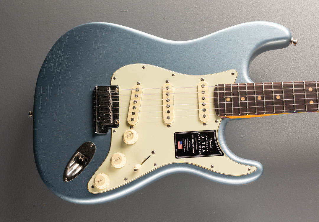 American Ultra Luxe Vintage '60s Stratocaster - Ice Blue Metallic