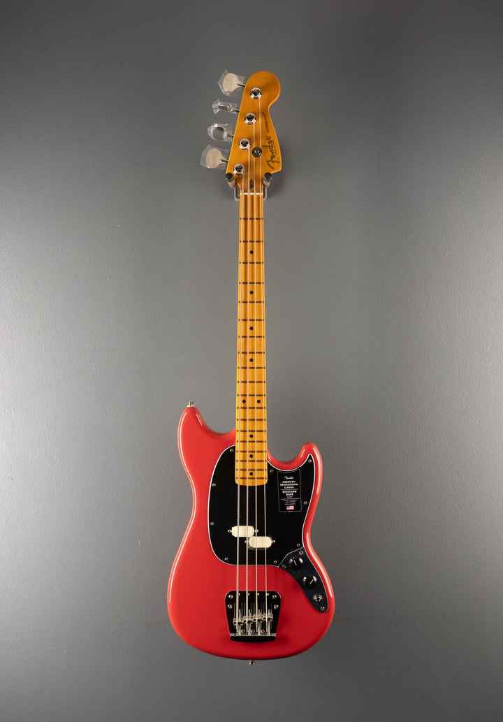 American Professional Classic Mustang Bass - Faded Dakota Red