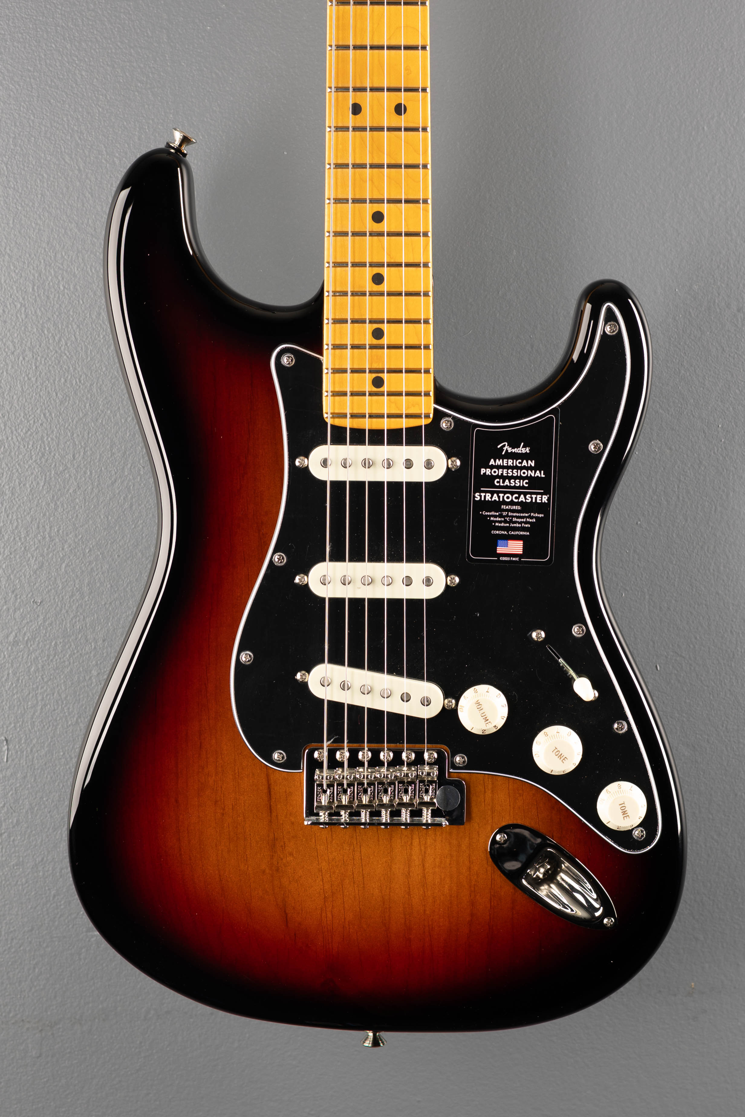 American Professional Classic Stratocaster - 3 Color Sunburst w