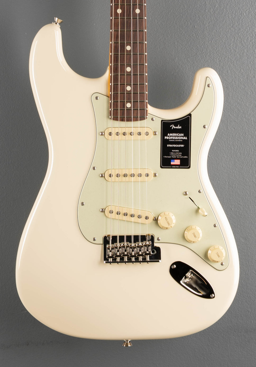 American Professional Stratocaster - Olympic White w/Rosewood