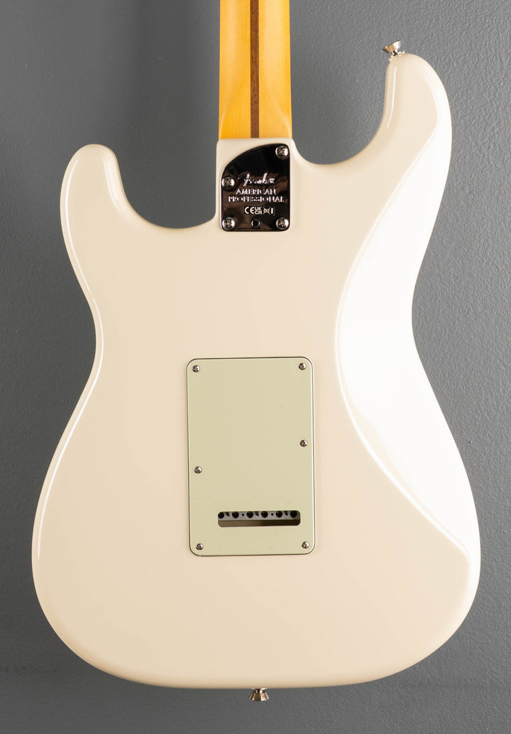 American Professional Stratocaster - Olympic White w/Rosewood