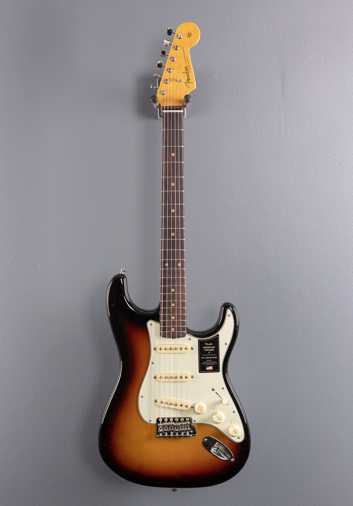 American Vintage II 1961 Stratocaster - 3 Color Sunburst