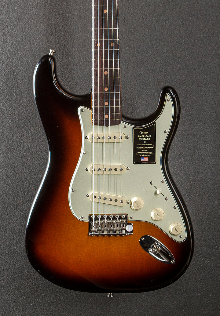American Vintage II 1961 Stratocaster - 3 Color Sunburst