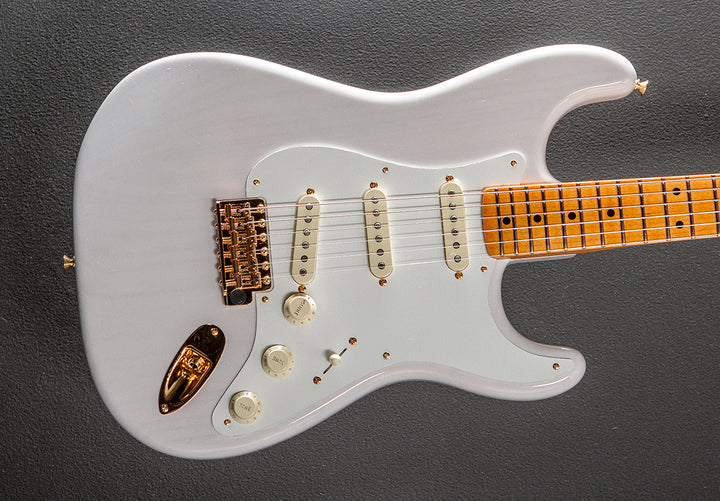Limited Edition American Vintage II 1957 Stratocaster - White Blonde